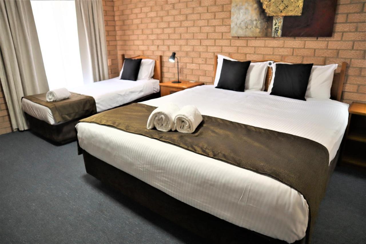 Golden Chain Aalana Motor Inn Cowra Buitenkant foto