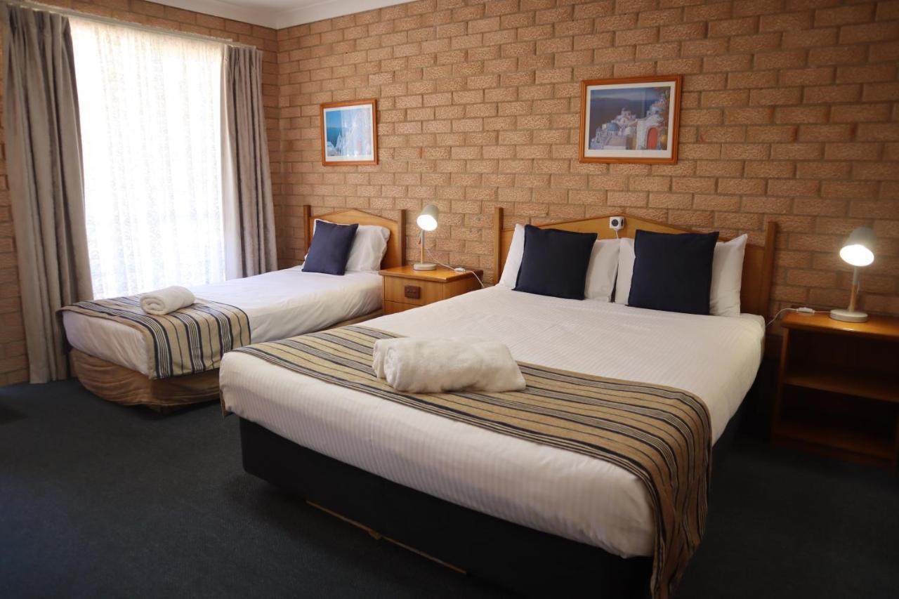 Golden Chain Aalana Motor Inn Cowra Buitenkant foto